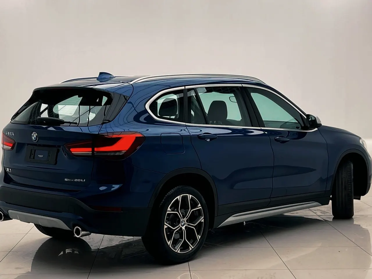 BMW 2022 X1 sDrive20Li 1.5T exclusive automatic gear 6
