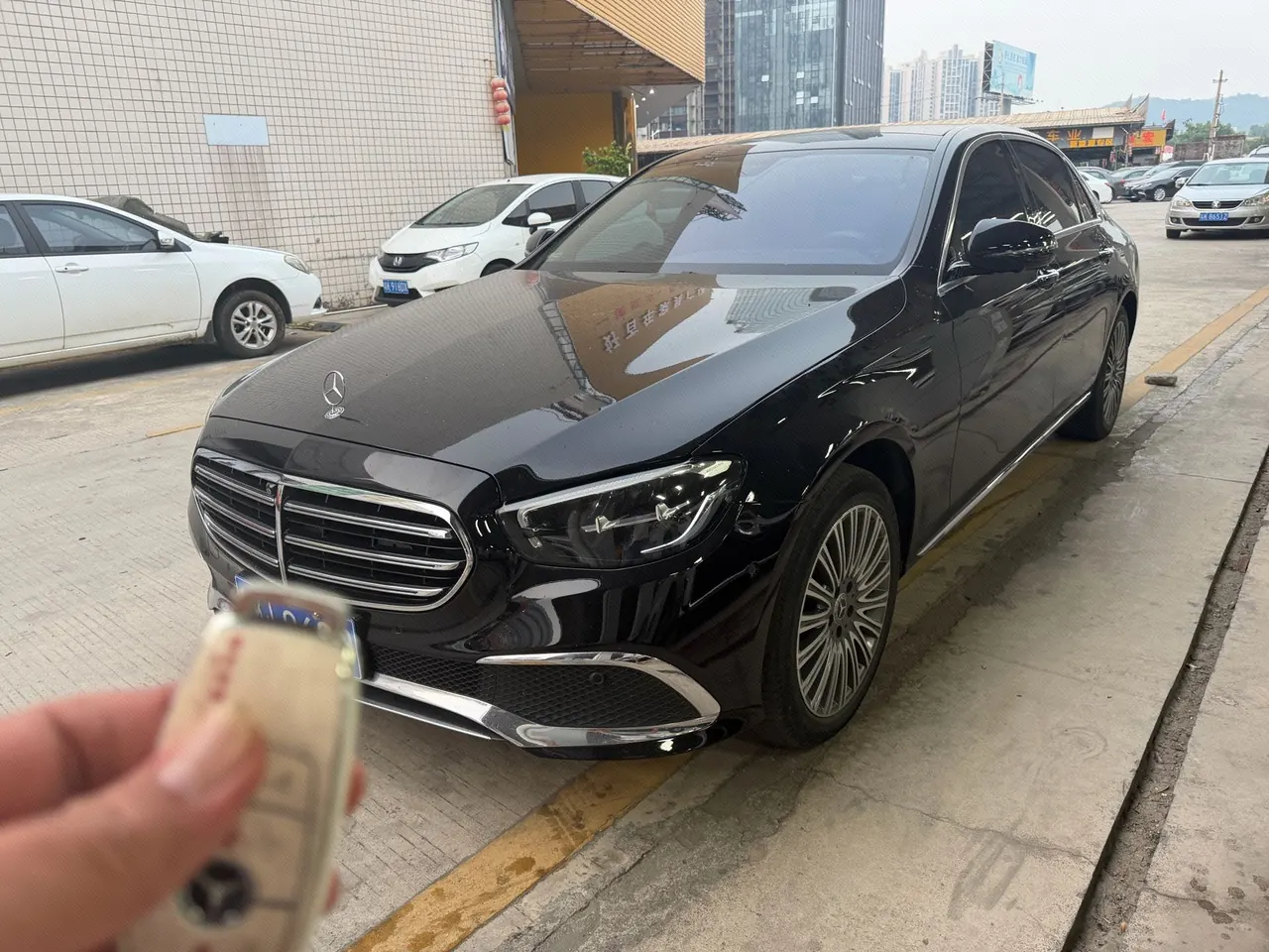 Открыть галерею: Mercedes Benz E Class 2021 E 300 L 2.0T Sports Luxury Automatic Gear