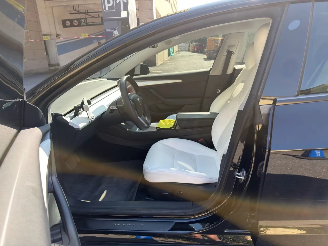Открыть галерею: Tesla 2022 Model 3 rear-wheel drive version of automatic transmission