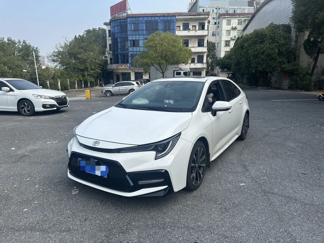 Открыть галерею: Toyota 2022 Lei Ling 1.2T Stepless 185T Sports Edition Automatic Gear