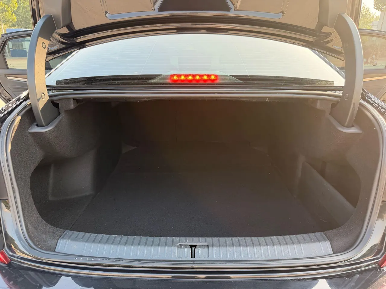 Volkswagen 2022 Passat 2.0TSI 330TSI Star Elite Edition Automatic Gear 16