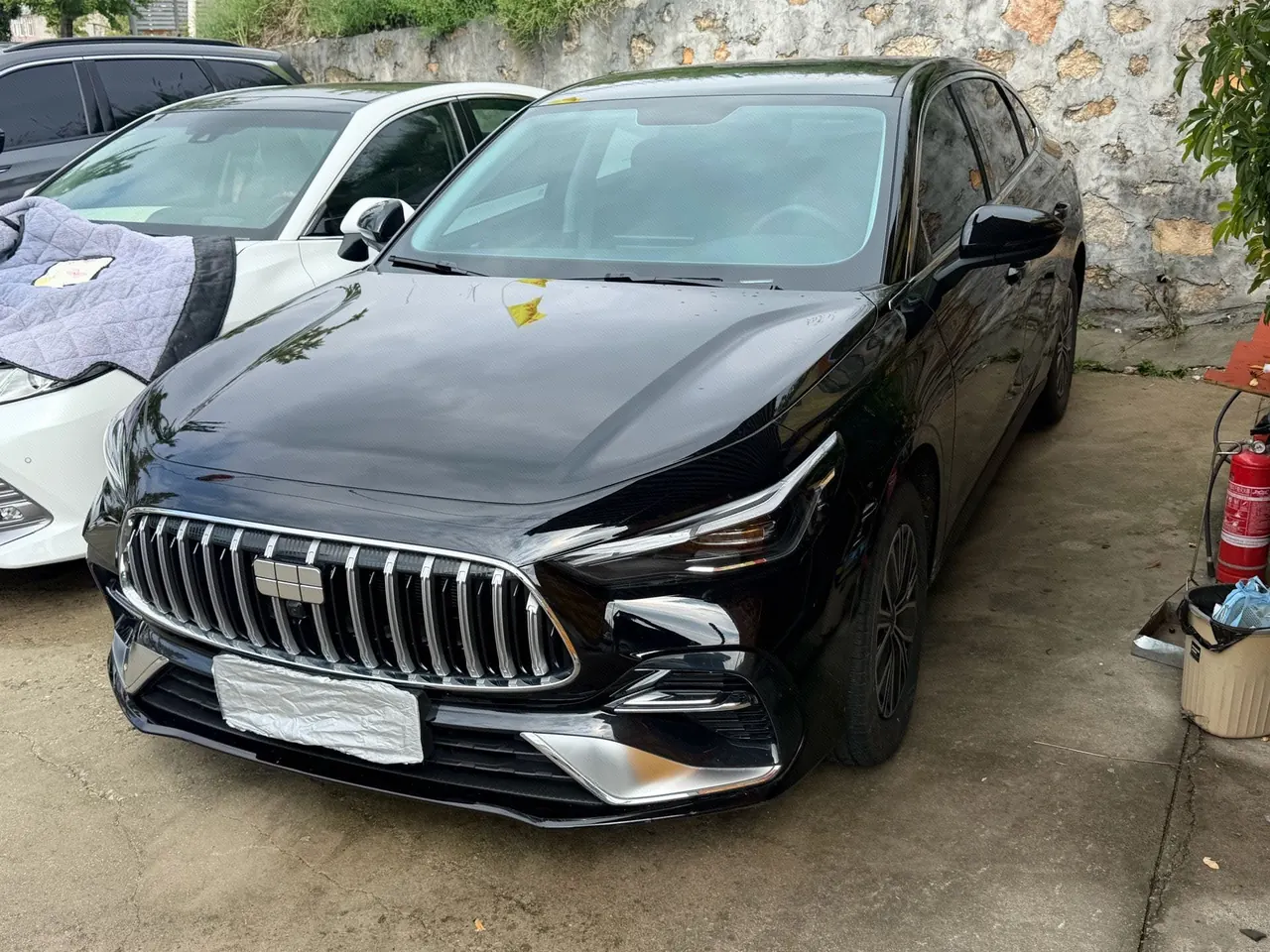 Geely Galaxy 2025 Xingyao 6 EM-i 1.5 60km Free Edition Automatic Gear - View 1