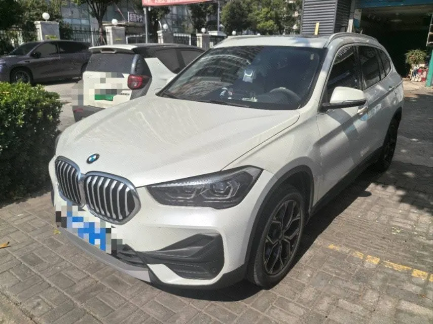 Open image lightbox: BMW 2022 X1 sDrive25Li 2.0T Leading Automatic Gear