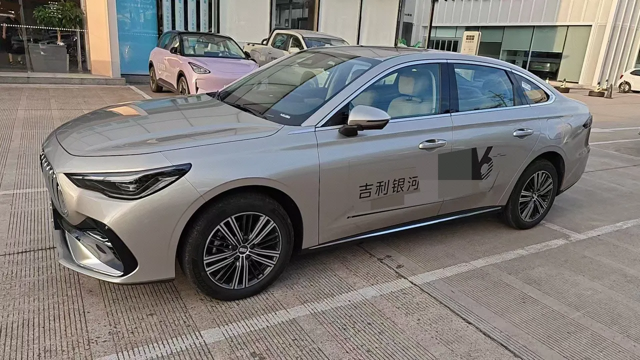 Geely Galaxy 2025 xingyao 6 EM-i 1.5 125km exploration version automatic gear - View 1