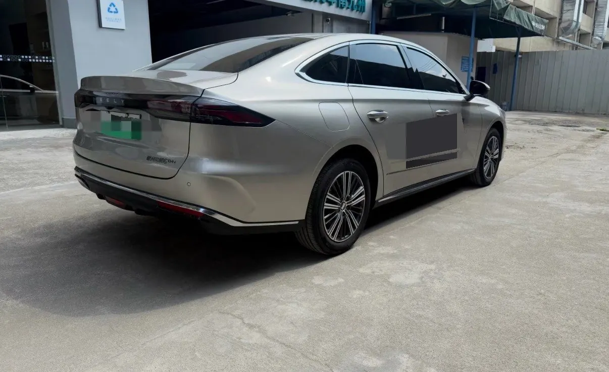 Geely Galaxy 2025 xingyao 6 EM-i 1.5 125km exploration version automatic gear 3