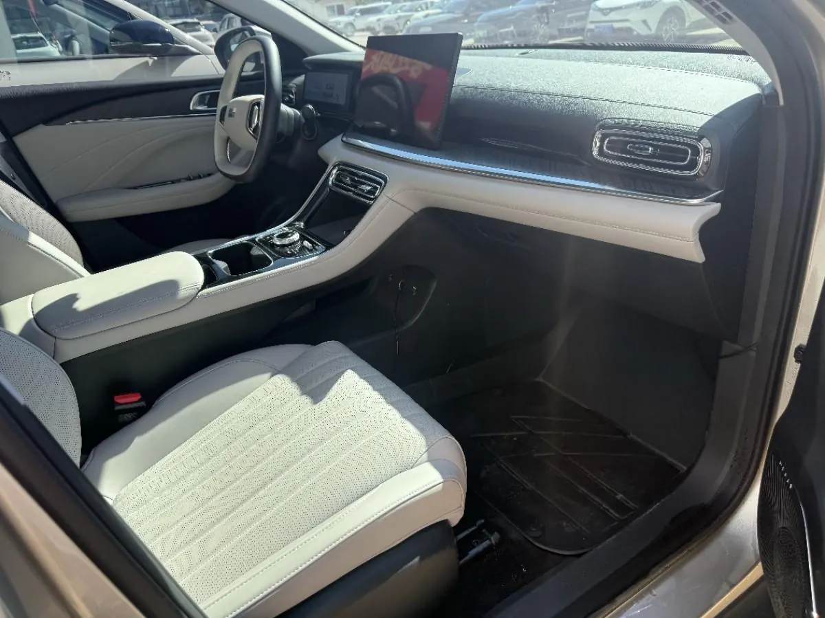 Geely Galaxy 2025 xingyao 6 EM-i 1.5 125km exploration version automatic gear 3