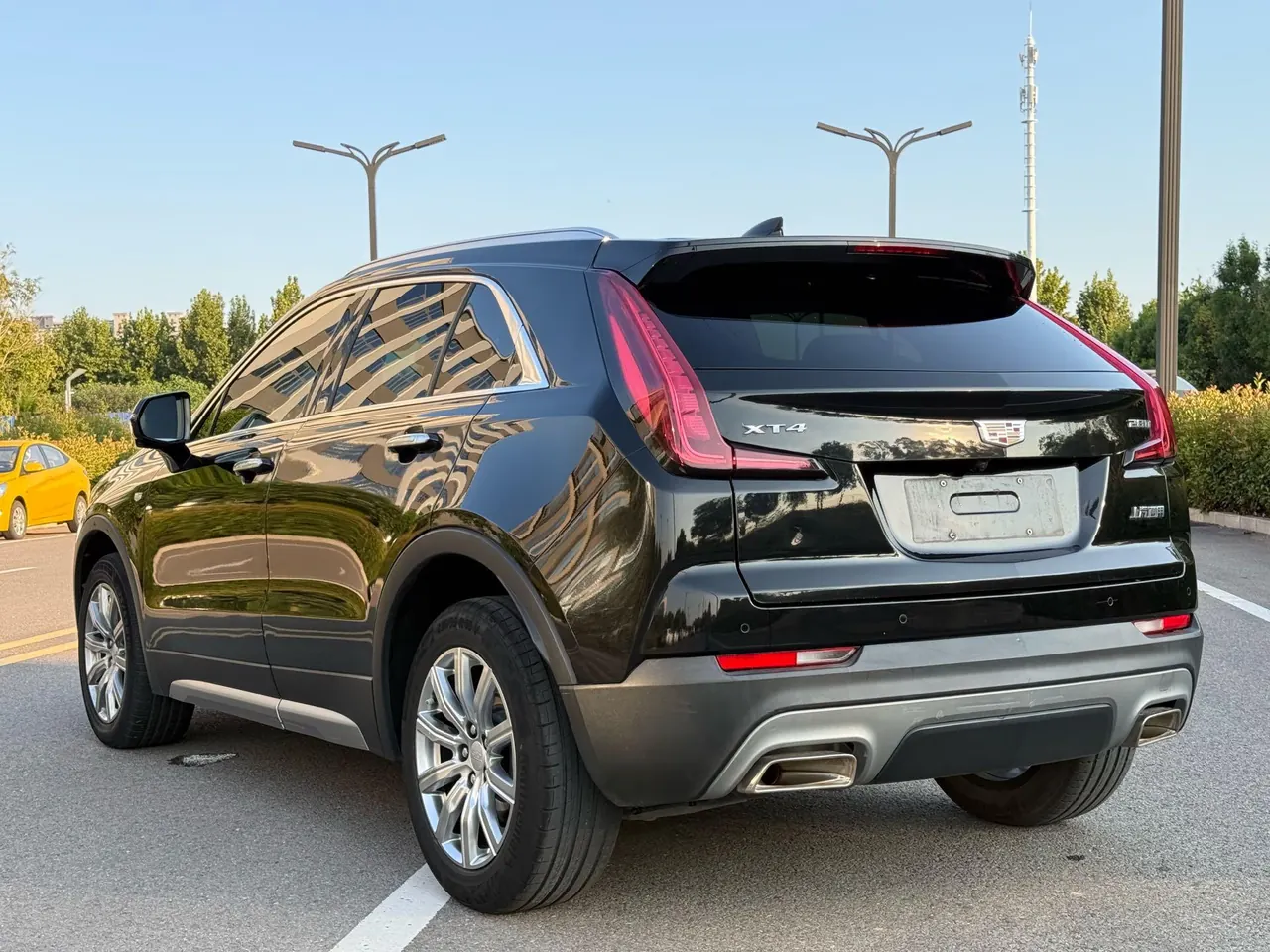 Cadillac 2022 XT4 48V 2.0T 28T two-wheel drive distinguished automatic gear 5