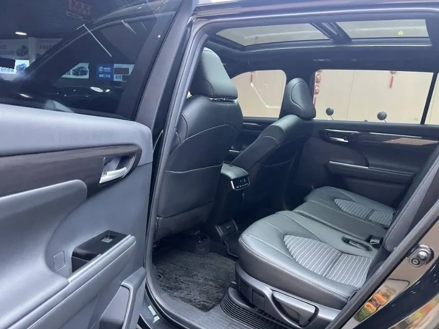 Toyota 2022 Crown Land Release 2.5 Stepless Four-wheel Drive Deluxe Edition Automatic Gear 5