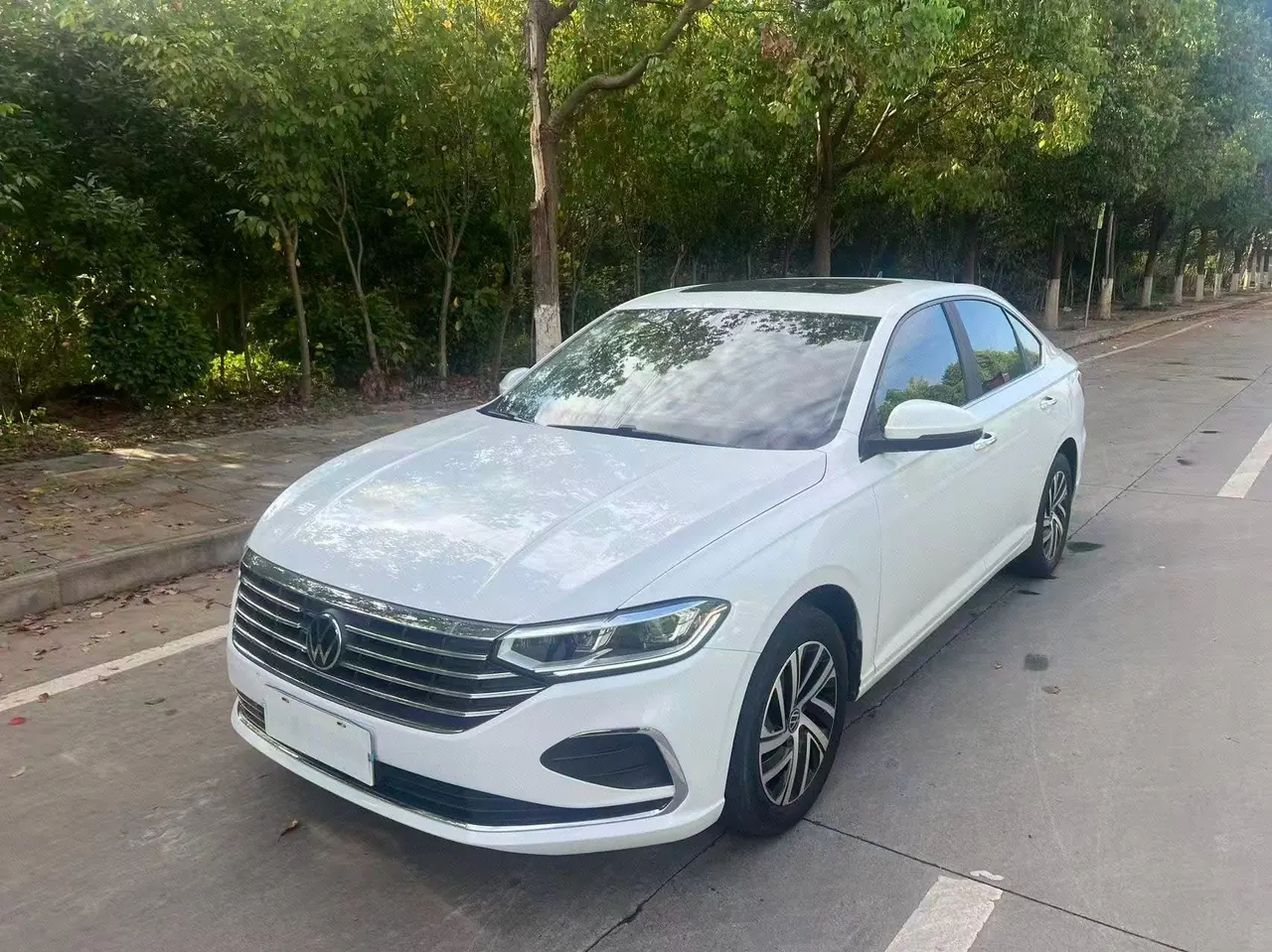 Open image lightbox: Volkswagen 2021 Lavida 1.4TSI 280TSI Deluxe Edition Automatic Gear