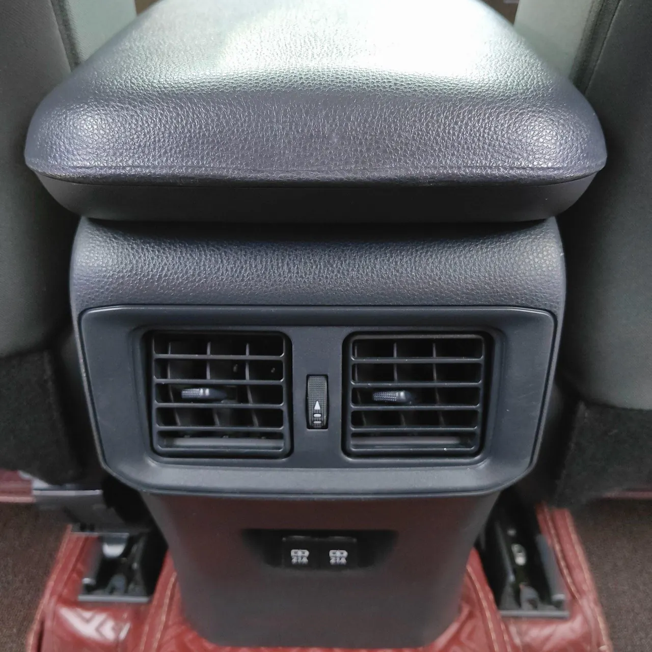Toyota 2020 RAV4 Rongfeng 2.0 Stepless Four-wheel Drive Fashion Edition Automatic Gear 18