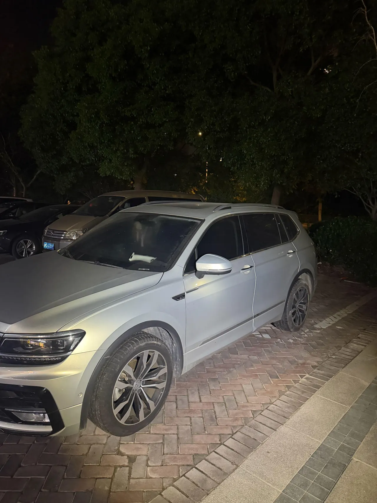Volkswagen 2020 Tiguan L R-Line 2.0TSI 330TSI Two-Drive Ultimate Automatic Gear 2