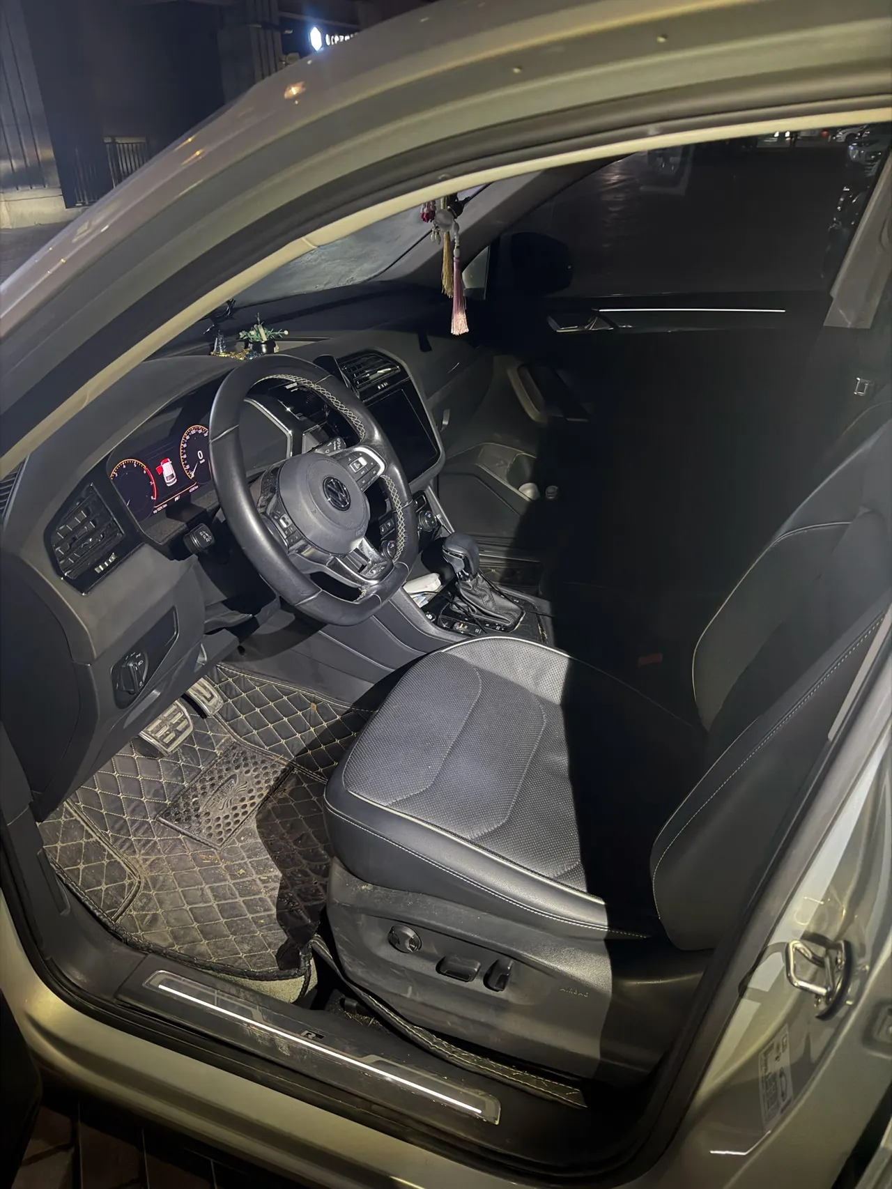 Volkswagen 2020 Tiguan L R-Line 2.0TSI 330TSI Two-Drive Ultimate Automatic Gear 4