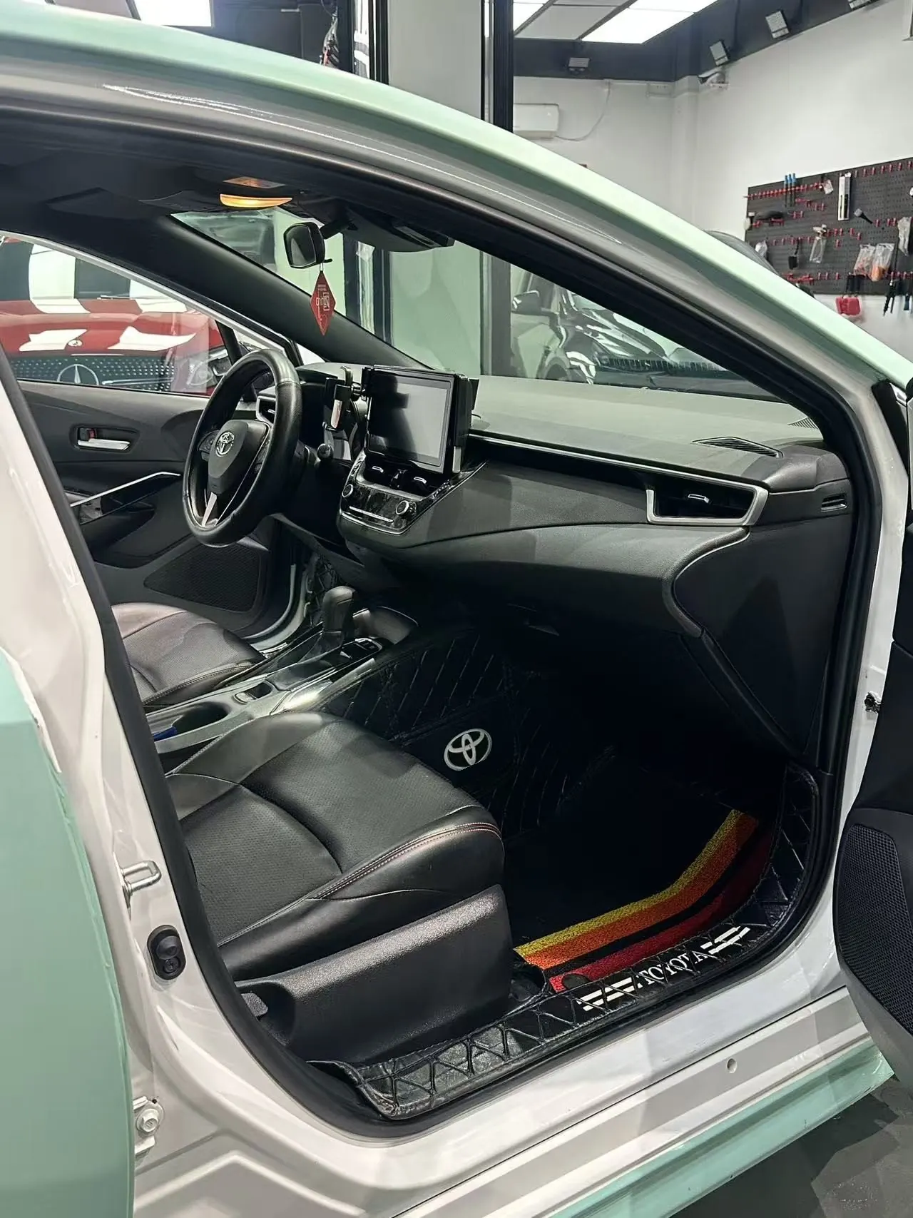 Toyota 2022 Lei Ling Shuangqing 1.8H Stepless Deluxe Edition Automatic Gear 11
