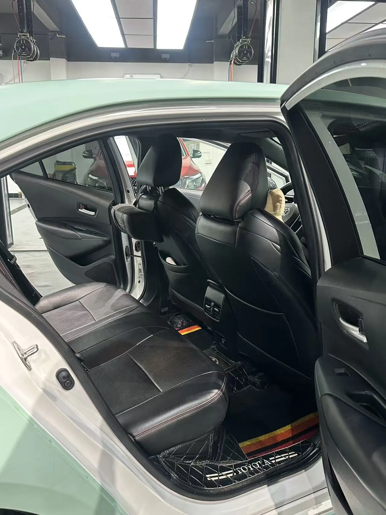 Toyota 2022 Lei Ling Shuangqing 1.8H Stepless Deluxe Edition Automatic Gear 4