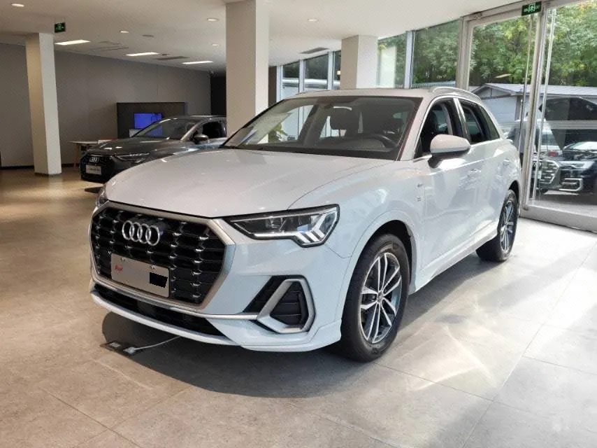 Открыть галерею: Audi 2023 Q3 1.5TFSI 35TFSI Aggressive Dynamic Automatic