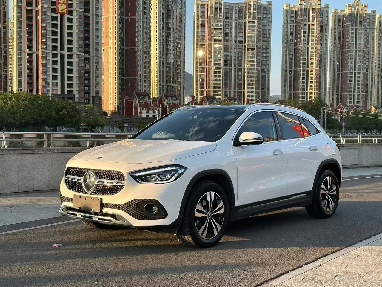 Open image lightbox: Mercedes Benz 2022 GLA 220 2.0T automatic gear