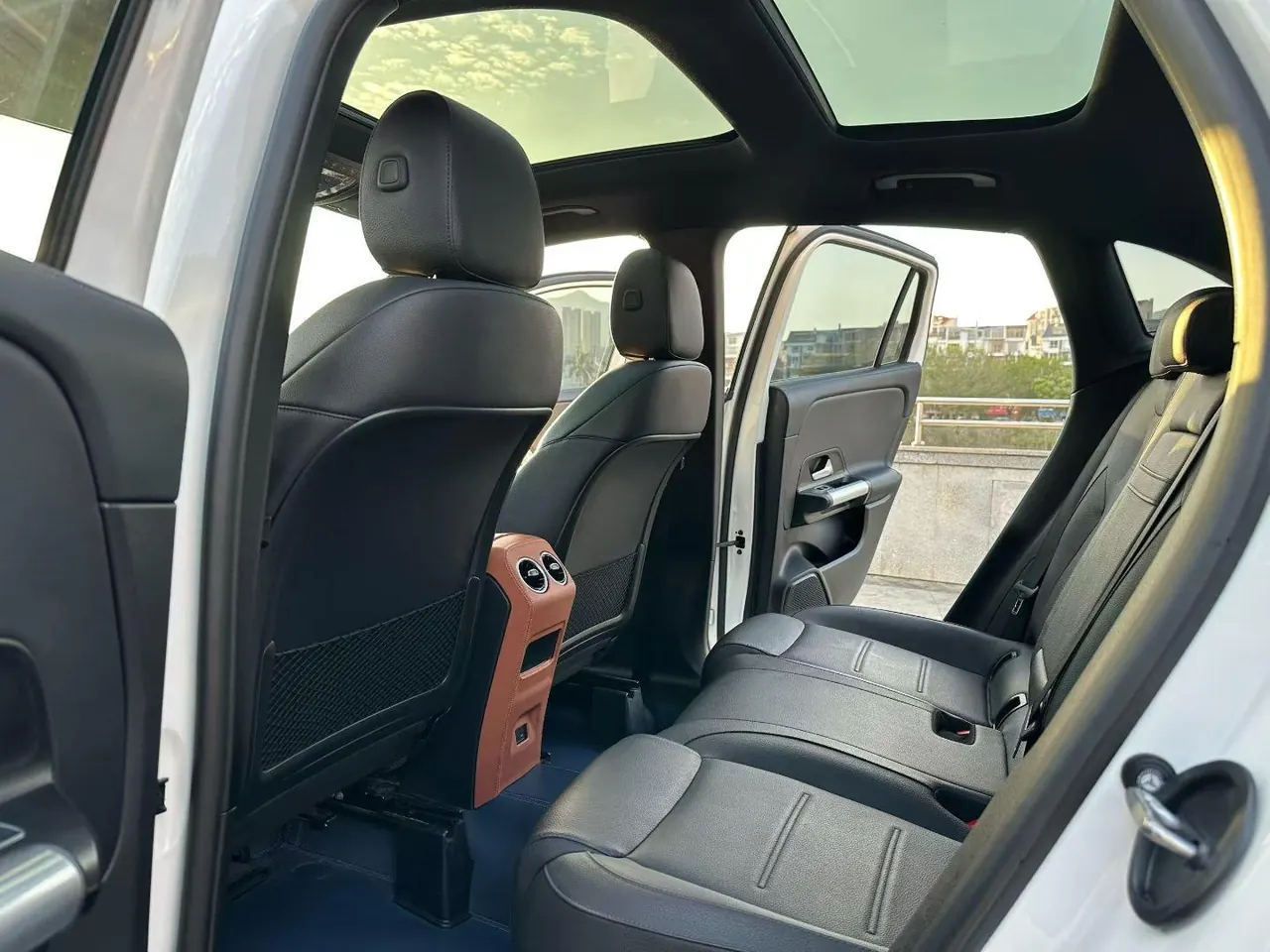 Mercedes Benz 2022 GLA 220 2.0T automatic gear 3