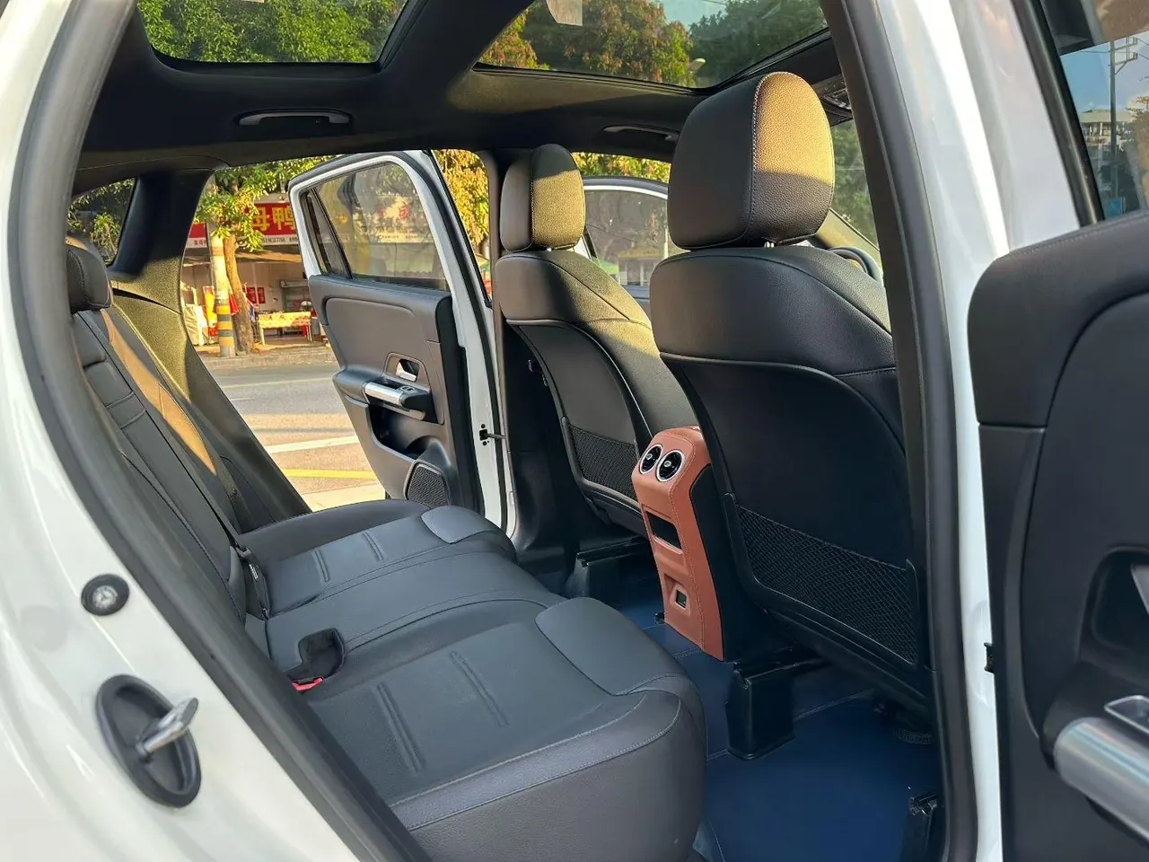 Mercedes Benz 2022 GLA 220 2.0T automatic gear 4