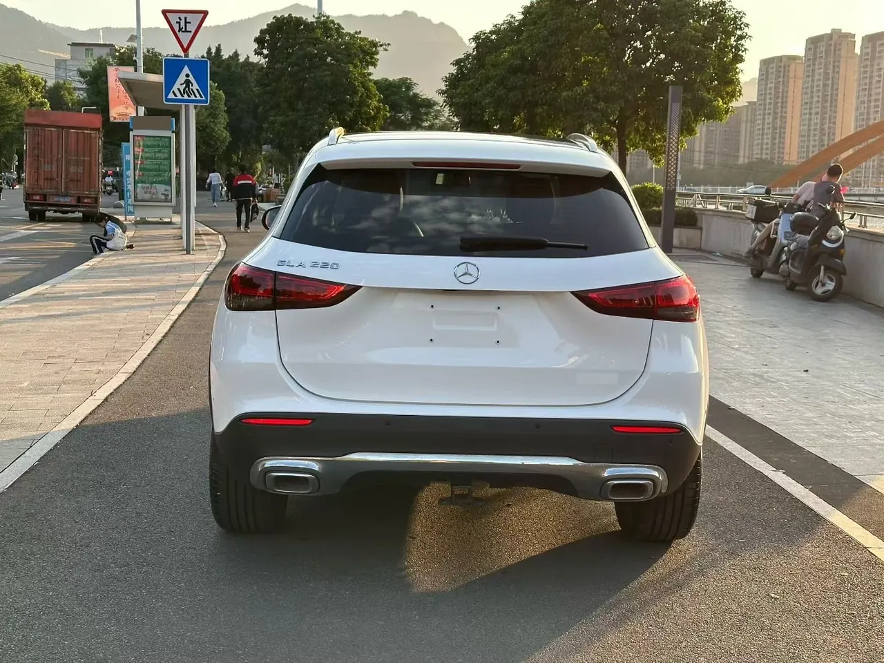 Mercedes Benz 2022 GLA 220 2.0T automatic gear 8