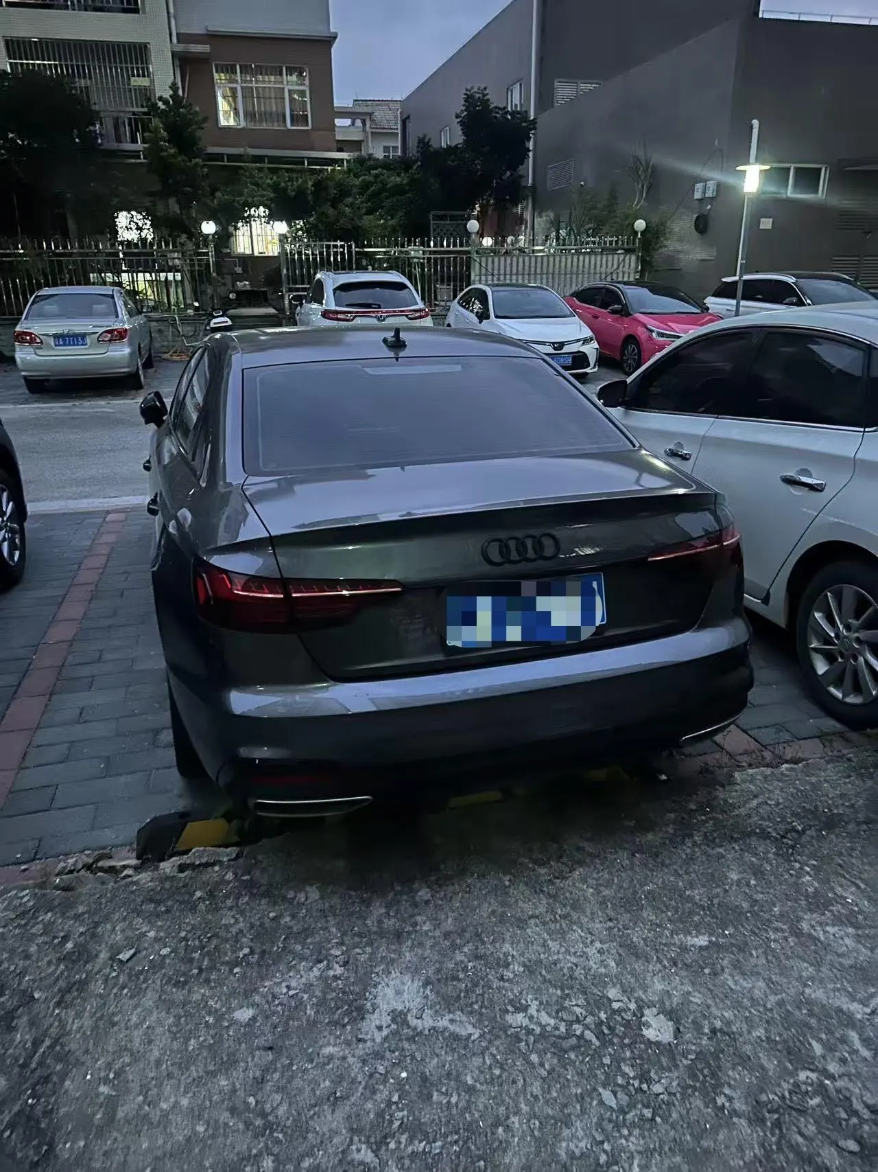 Audi 2022 A4L 2.0TFSI 40TFSI Deluxe Dynamic Automatic 3