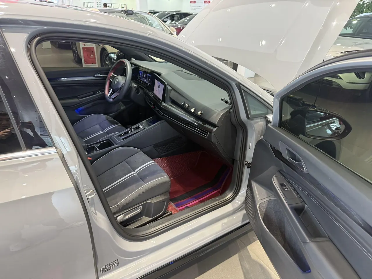 Volkswagen 2023 Golf 8 R-Line 1.4TSI 280TSI (Modified) Automatic Gear 9