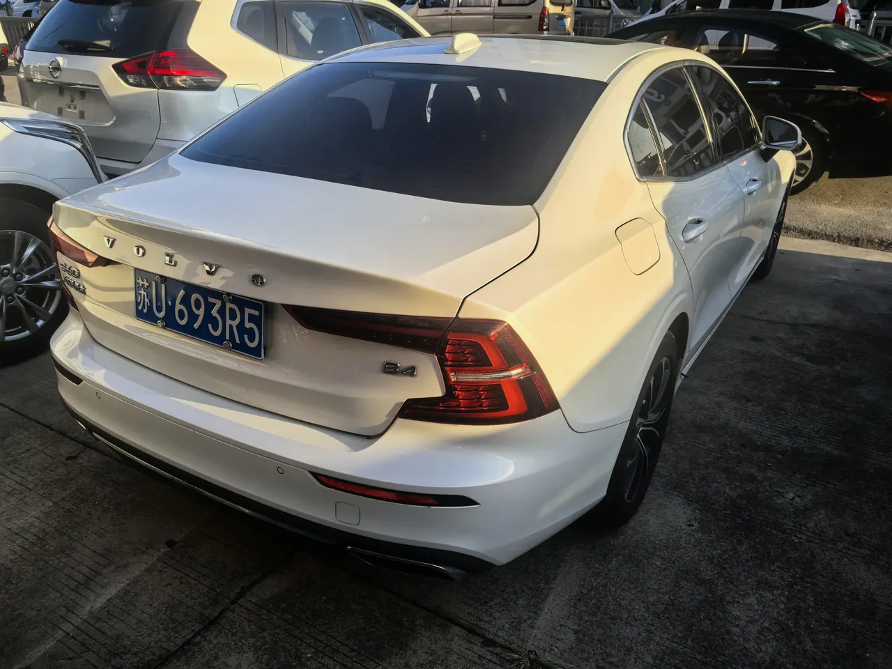 Volvo 2022 S60 48V 2.0T B4 Zhiyi Deluxe Edition Automatic Gear 5