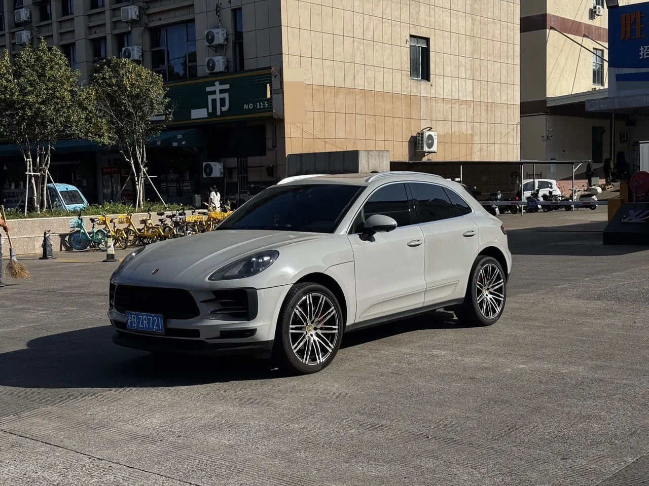 Porsche Macan (Imported) 2021 Macan 2.0T Automatic Gear - View 1