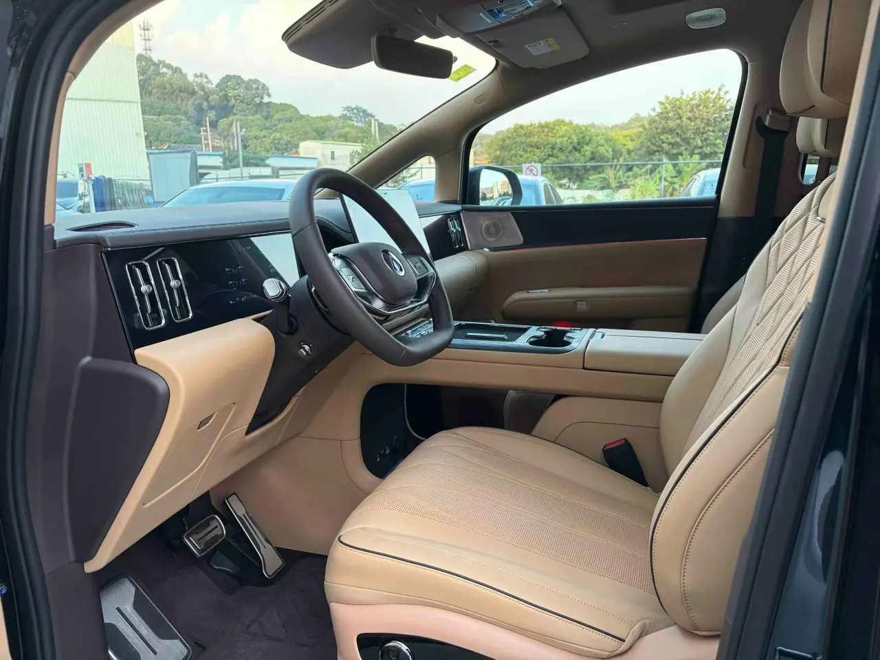 Denza 2026 Denza D9 DM-i 1.5T stepless four-wheel drive flash charging luxury automatic gear 3
