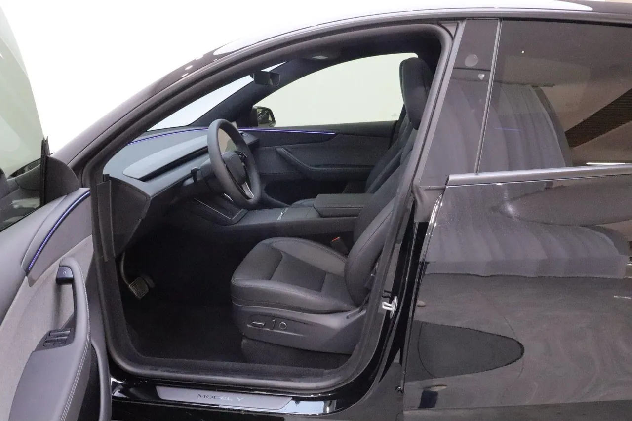 Tesla 2026 Model Y Long Range Rear-Wheel-Drive Automatic 4