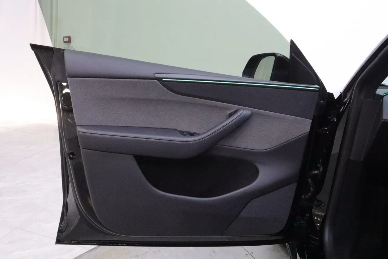 Tesla 2026 Model Y Long Range Rear-Wheel-Drive Automatic 8