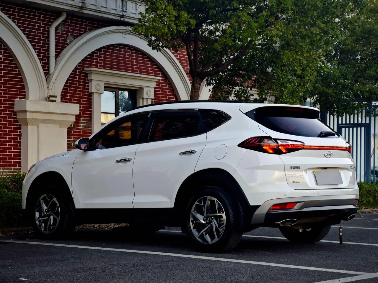 Hyundai 2020 Tousheng 1.6TGDi 280TGDi GLS Two-Drive Fashion Edition Automatic Gear 2