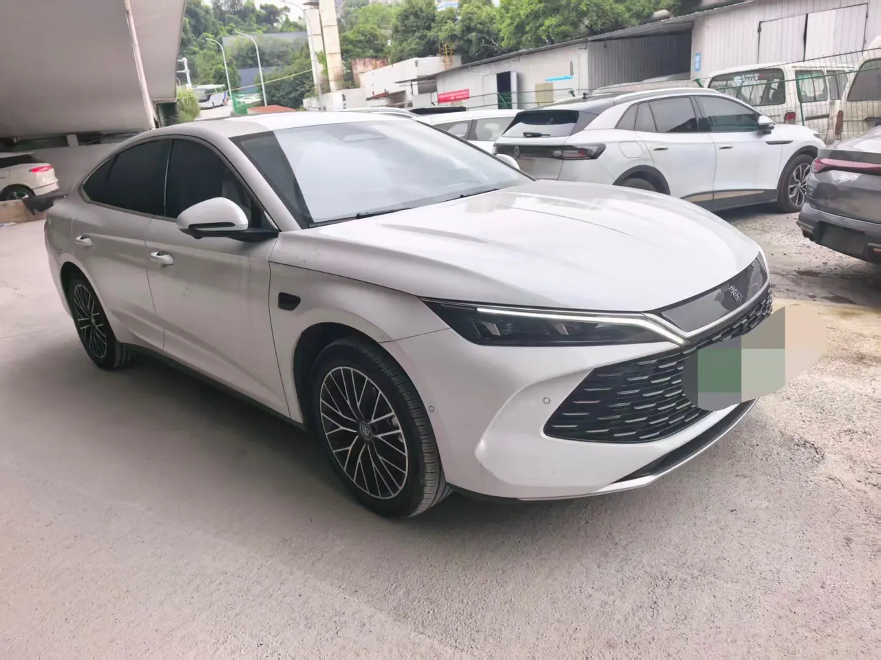 BYD 2025 Qin L DM-i 1.5 stepless smart driving version 120KM excellent automatic gear 3