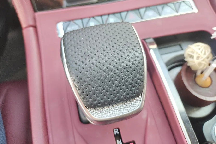 HongQi 2025 H5 1.5T Xuan Ying Edition Automatic Gear 4