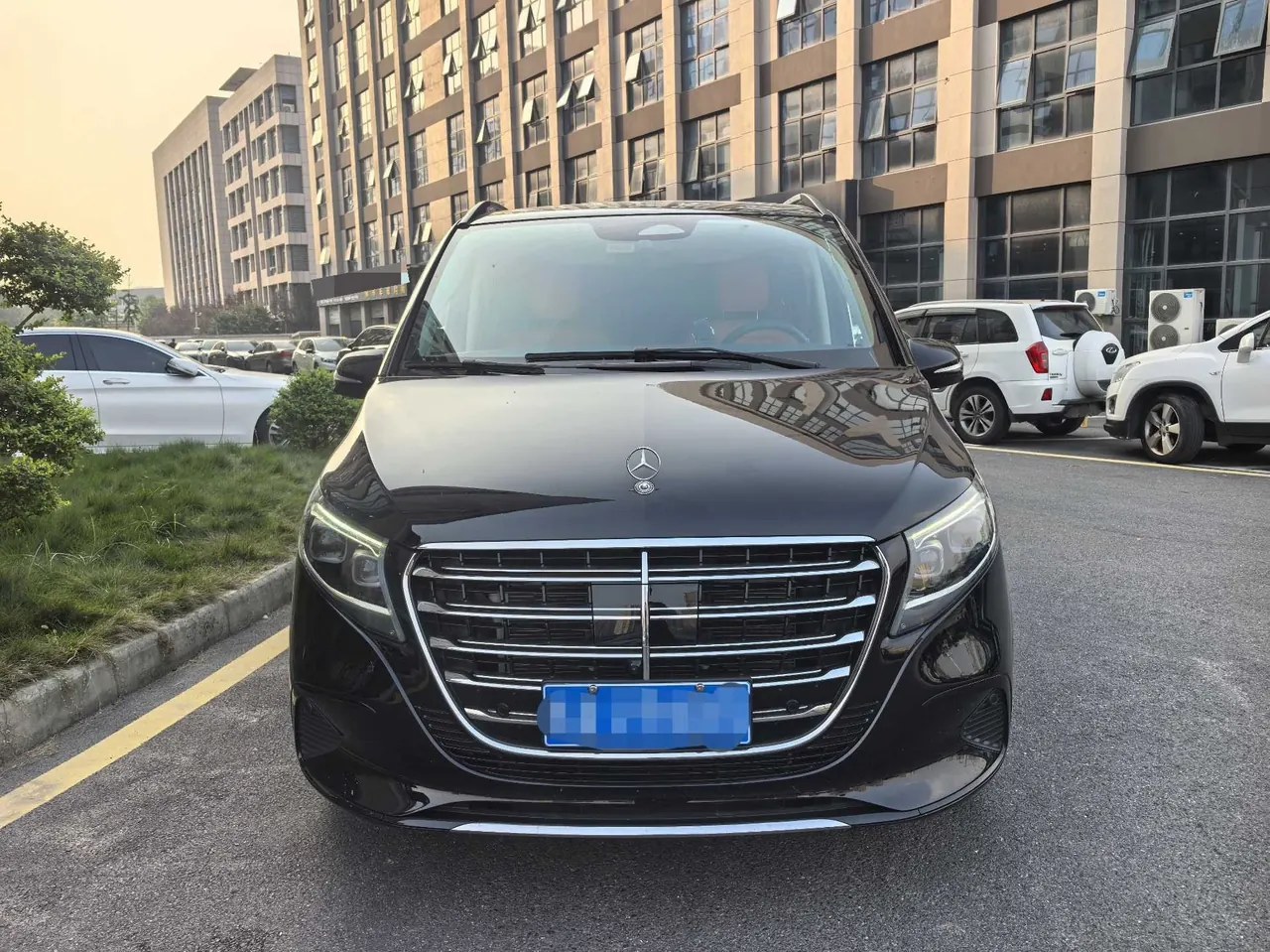Mercedes Benz V 2024V 300 L 48V 2.0T Deluxe Automatic Gear 2