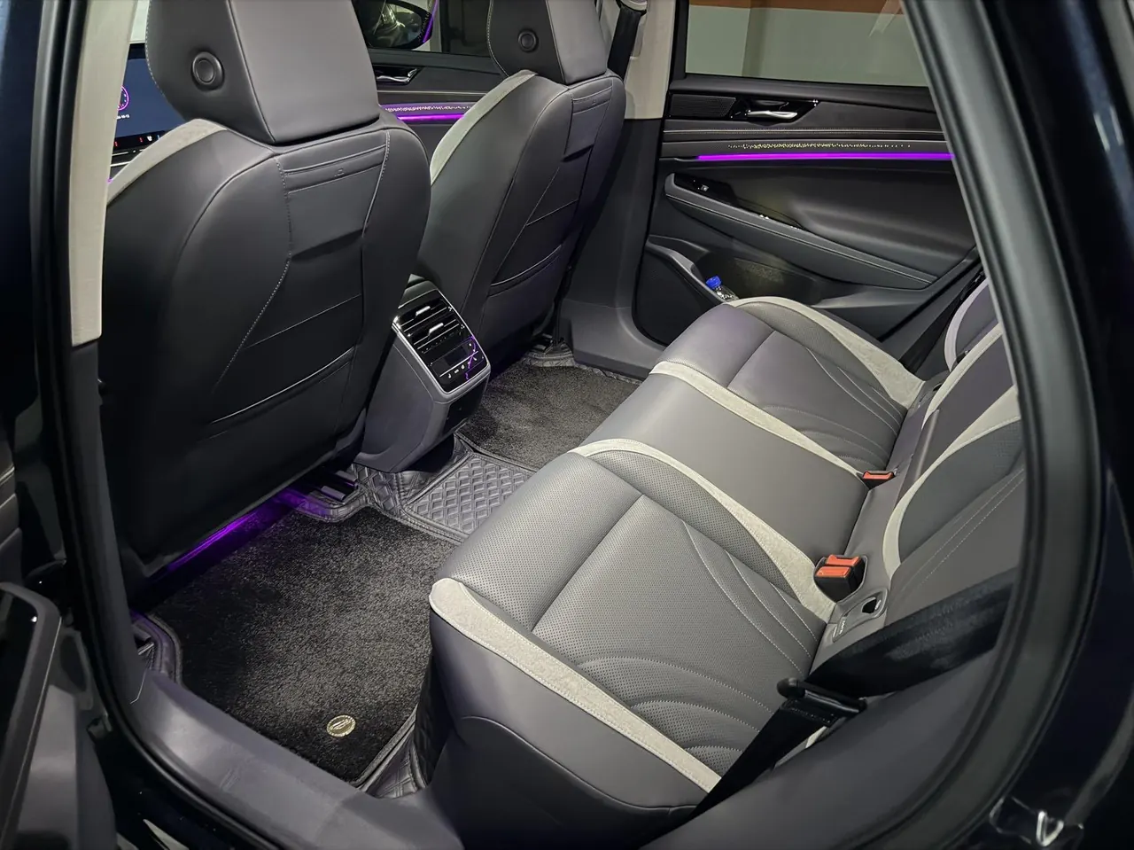 Volkswagen 2024 ID. 7 VIZZION PRO automatic transmission 5