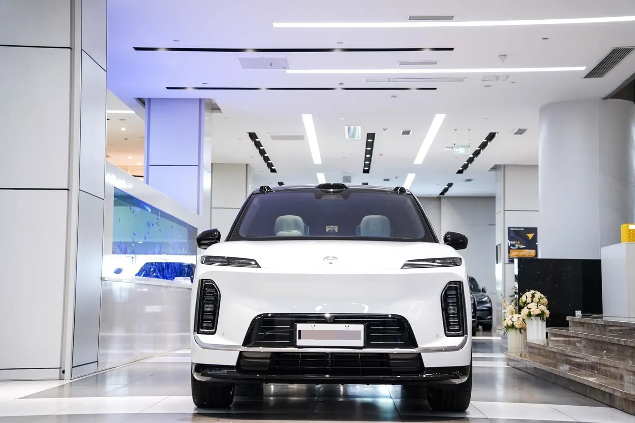 NIO 2026 ES 9 102kWh Administrative Island Signature Edition Automatic Gear 2