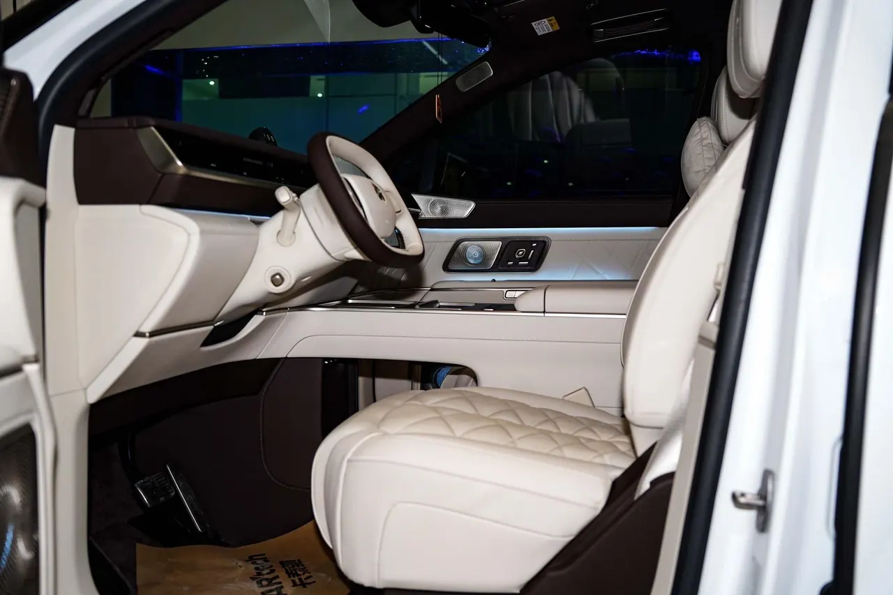 NIO 2026 ES 9 102kWh Administrative Island Signature Edition Automatic Gear 5