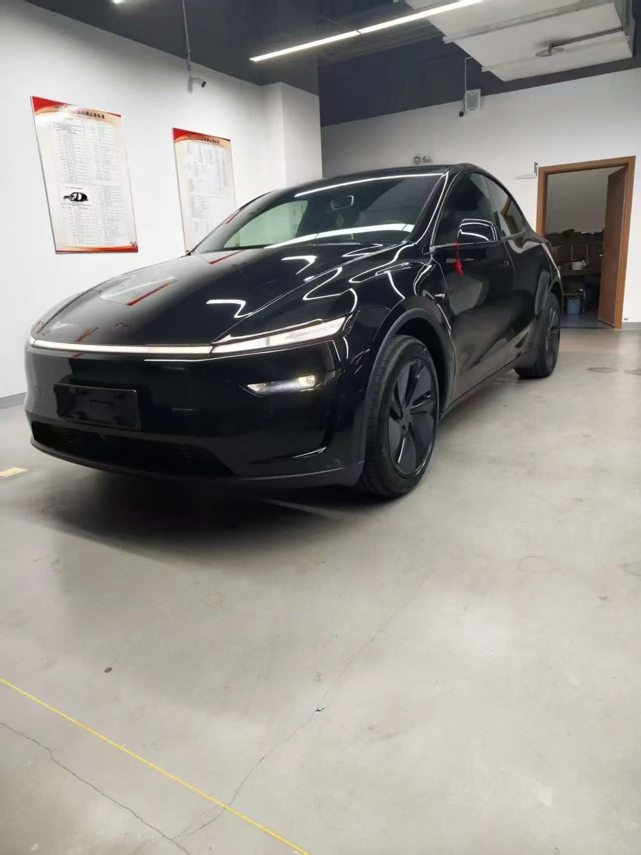 Open image lightbox: Tesla 2026 Model Y Rear-Wheel-Drive Automatic