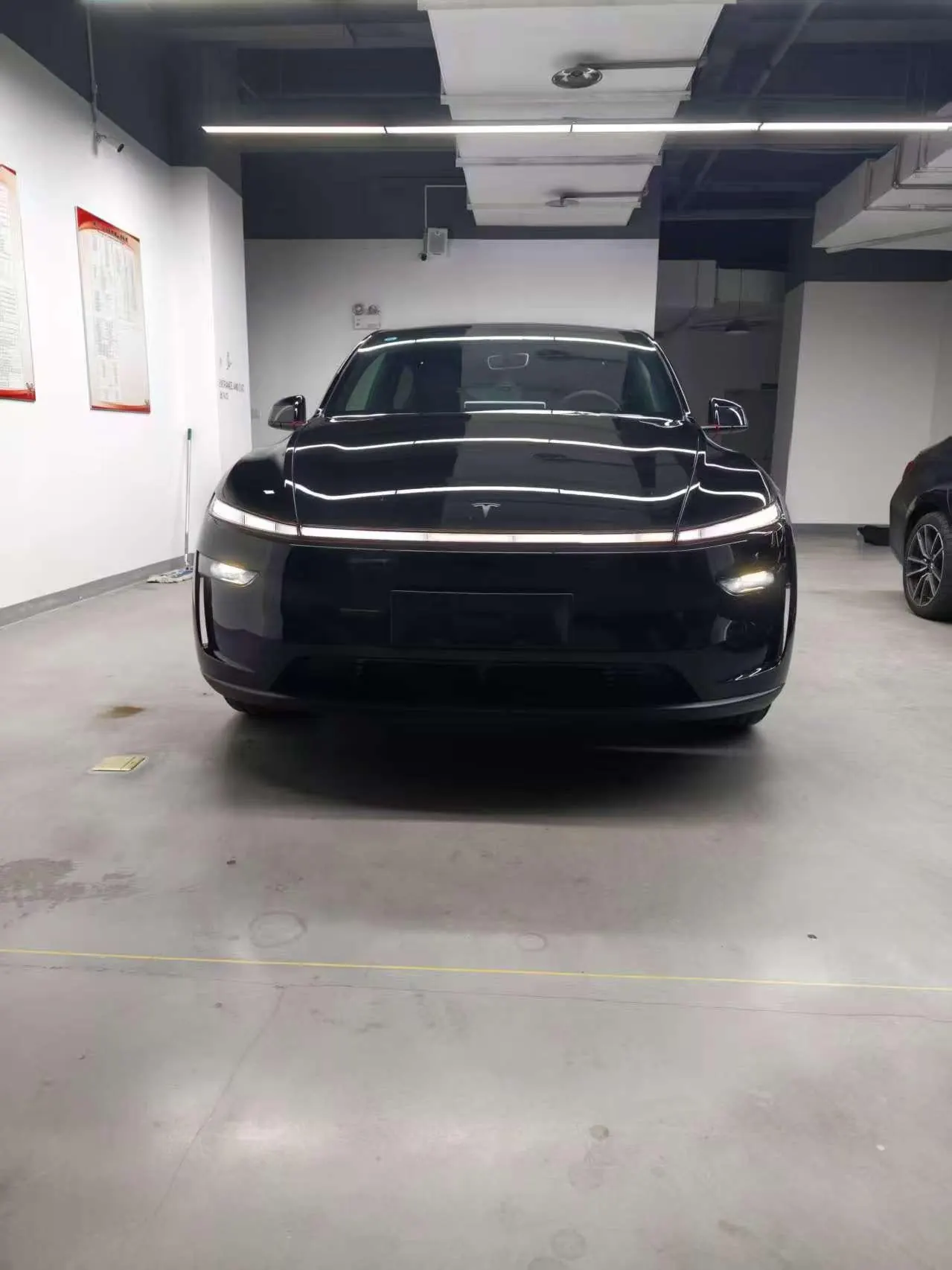 Tesla 2026 Model Y Rear-Wheel-Drive Automatic 2