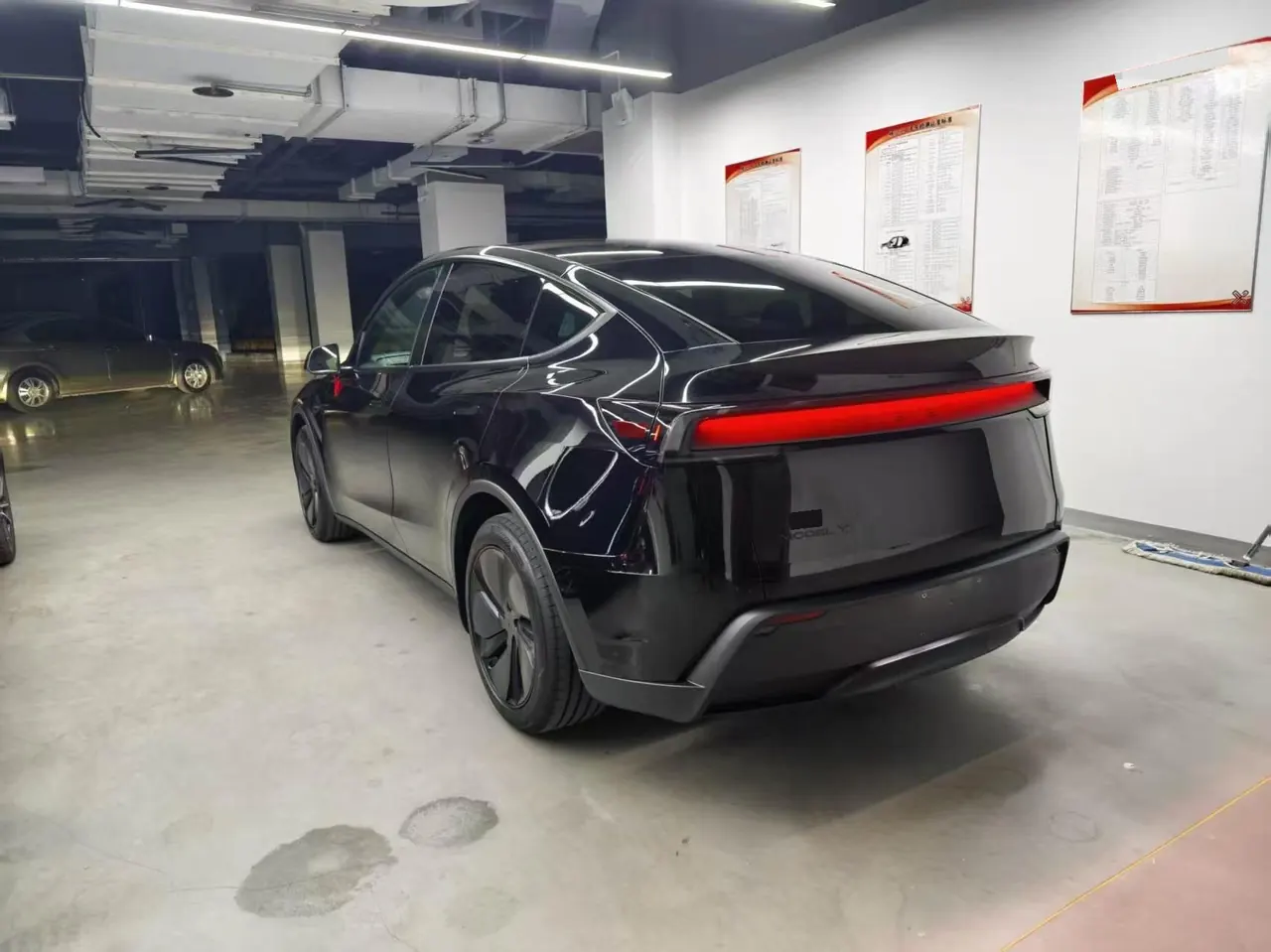 Tesla 2026 Model Y Rear-Wheel-Drive Automatic 4