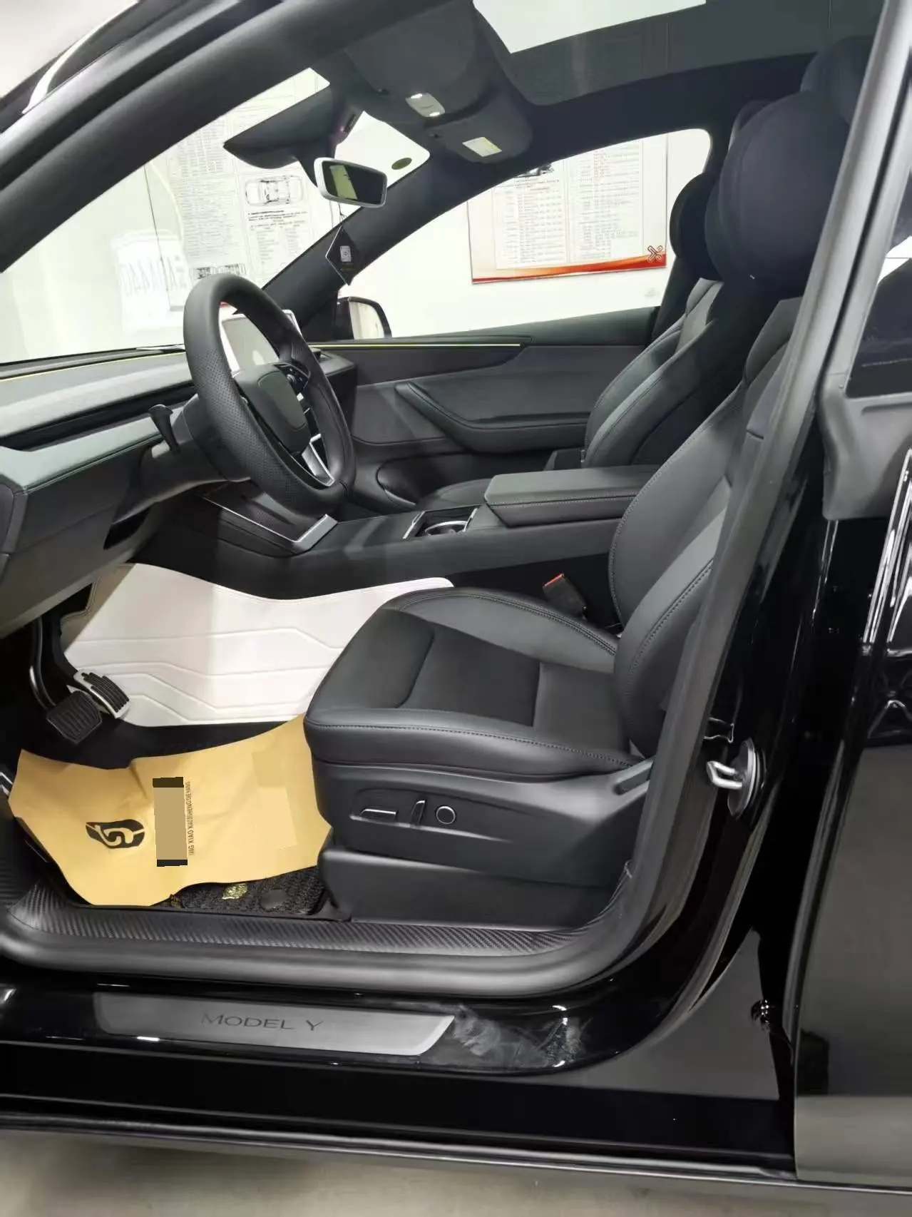 Tesla 2026 Model Y Rear-Wheel-Drive Automatic 6