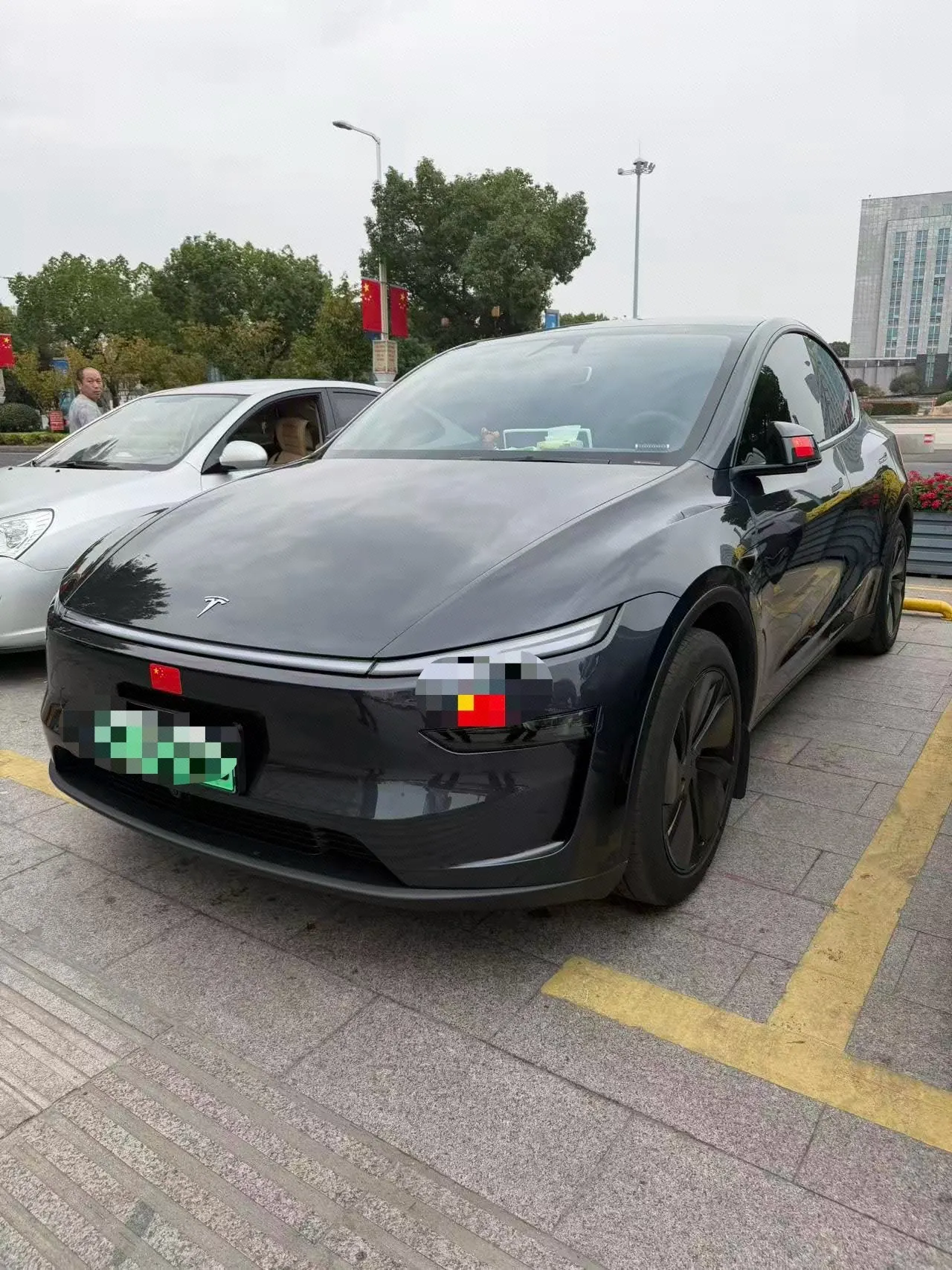 Open image lightbox: Tesla 2026 Model Y Rear-Wheel-Drive Automatic