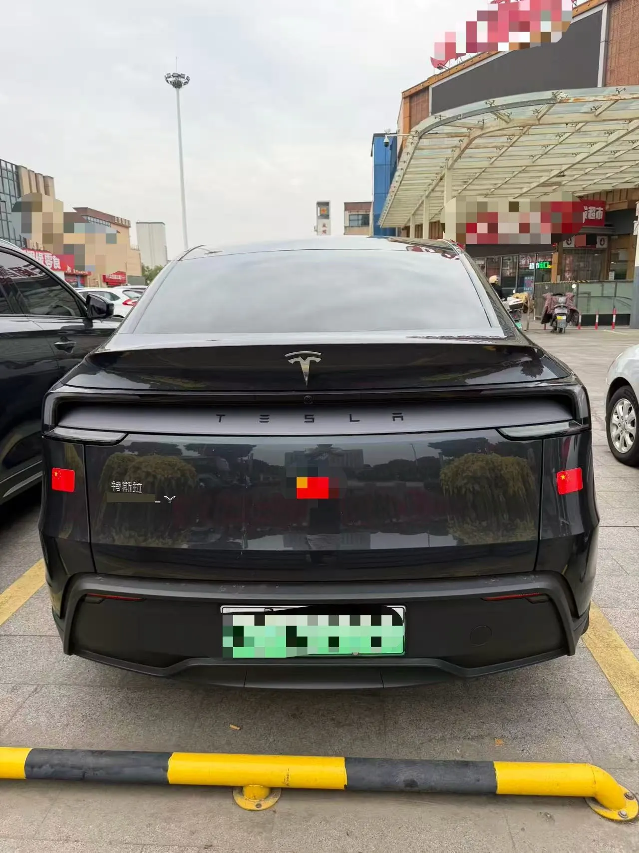 Tesla 2026 Model Y Rear-Wheel-Drive Automatic 2