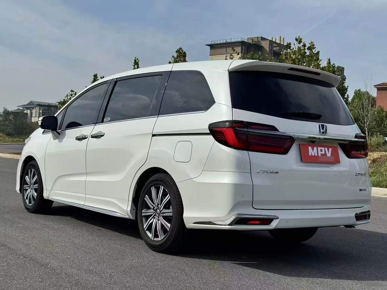 Honda 2024 Odyssey Hybrid 2.0 Stepless Sharp and Pleasant Edition Automatic Gear 9