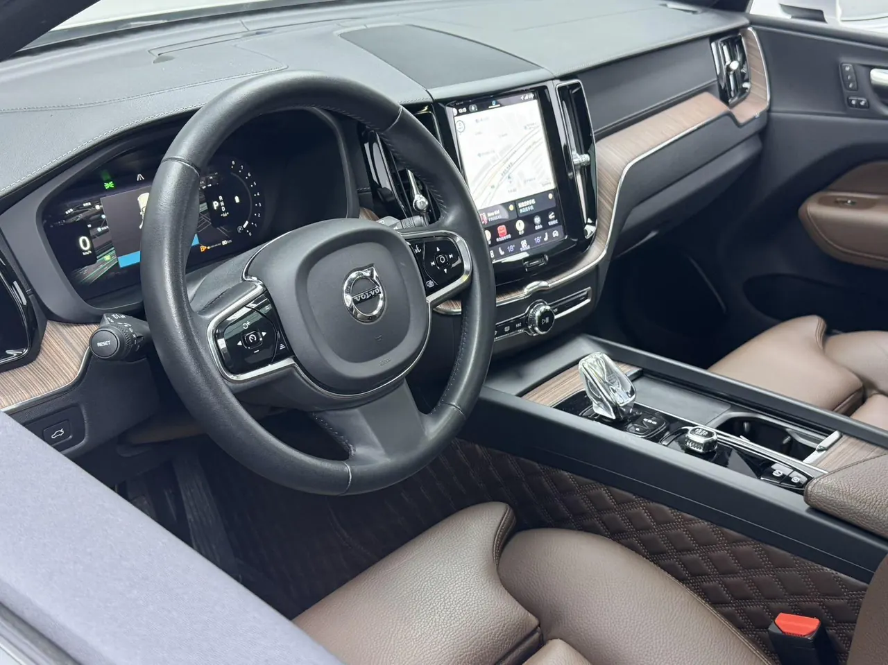 Volvo 2024 XC60 48V 2.0T B5 4-wheel drive Zhiyuan Deluxe Edition Automatic Gear 4
