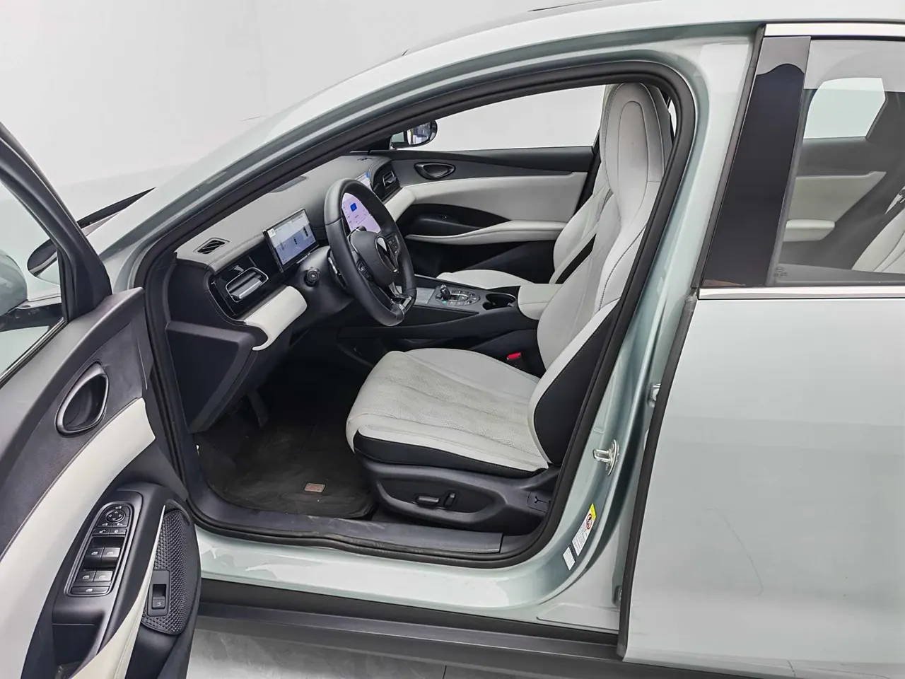 BYD 2025 seals 06 DM-i 1.5 stepless smart driving version 120KM exclusive automatic gear 8
