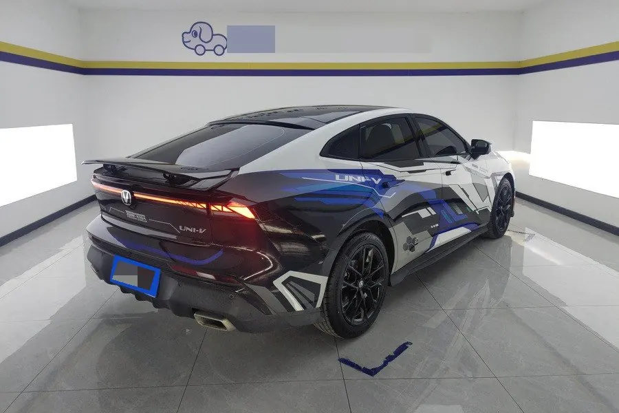ChangAn 2024 UNI-V 1.5T Prestige Automatic 2