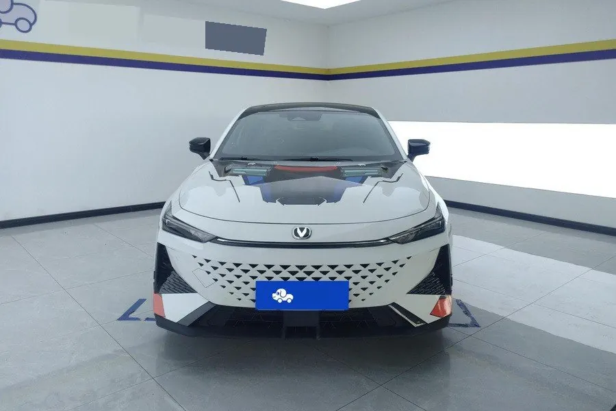 ChangAn 2024 UNI-V 1.5T Prestige Automatic 3