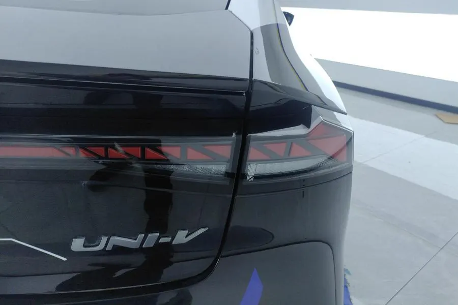 ChangAn 2024 UNI-V 1.5T Prestige Automatic 5