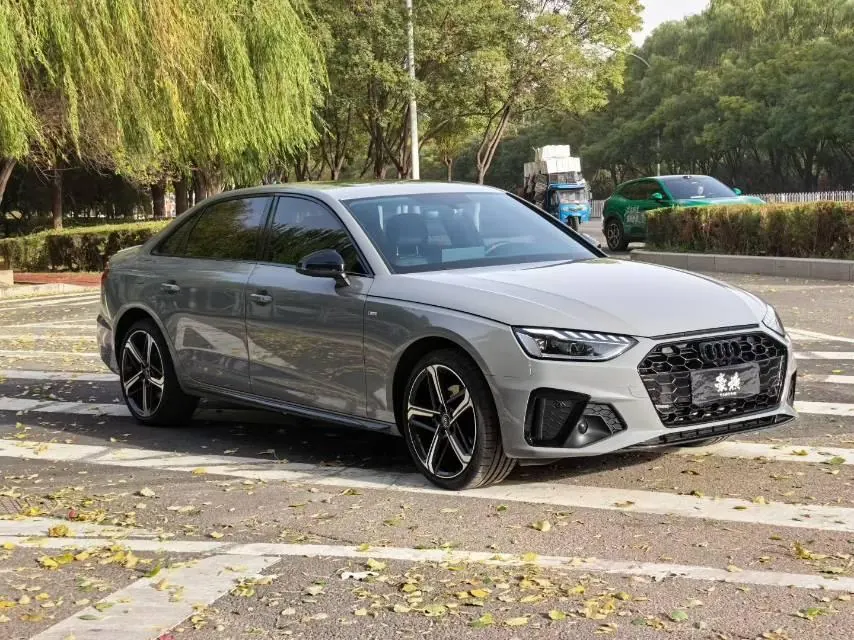 Audi 2025 A4L 2.0TFSI 40TFSI 2 million‑vehicle celebration edition, luxury sporty model, automatic transmission 3